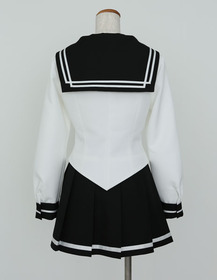 聖ヶ坂女子制服_後ろ