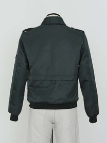 04-ブルゾン背面