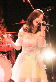 main_ArtistPhoto_Live_web