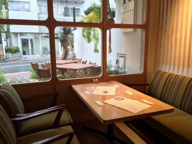 飲食店の窓際