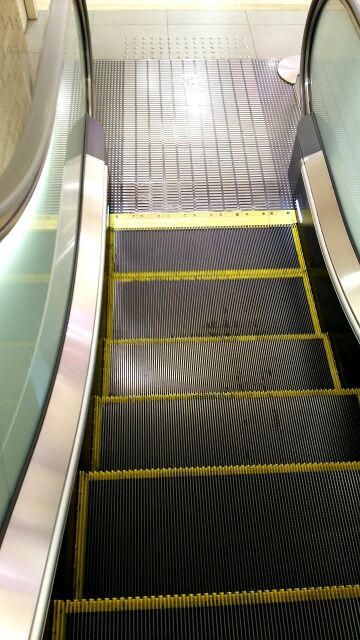 下りエスカレーター