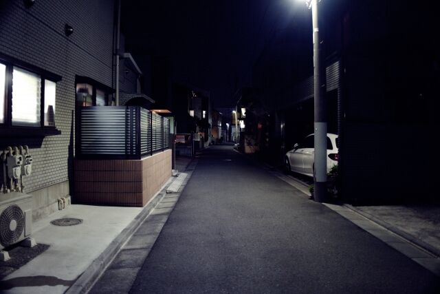 夜道の住宅街