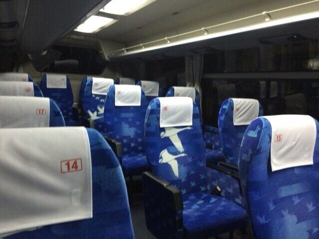 深夜夜行バスの車内