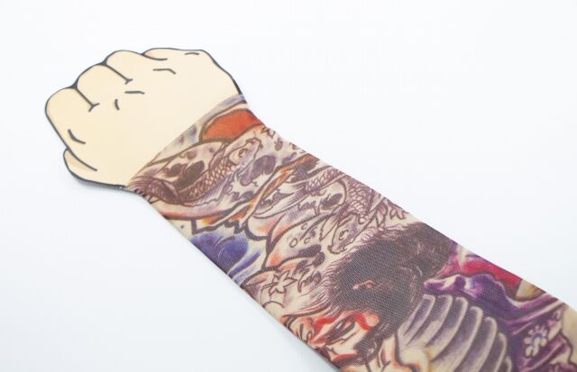 タトゥーが彫られた腕