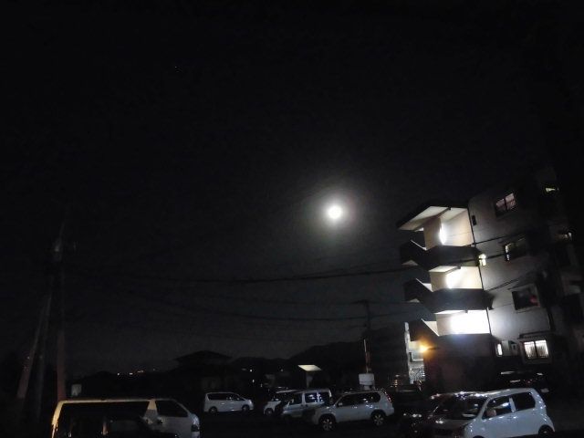 夜のマンション