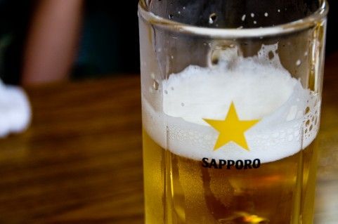 居酒屋でのビール(お酒)