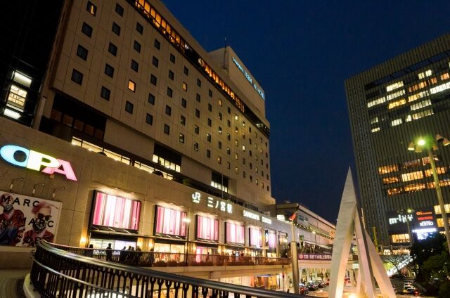 夜のJR三ノ宮駅