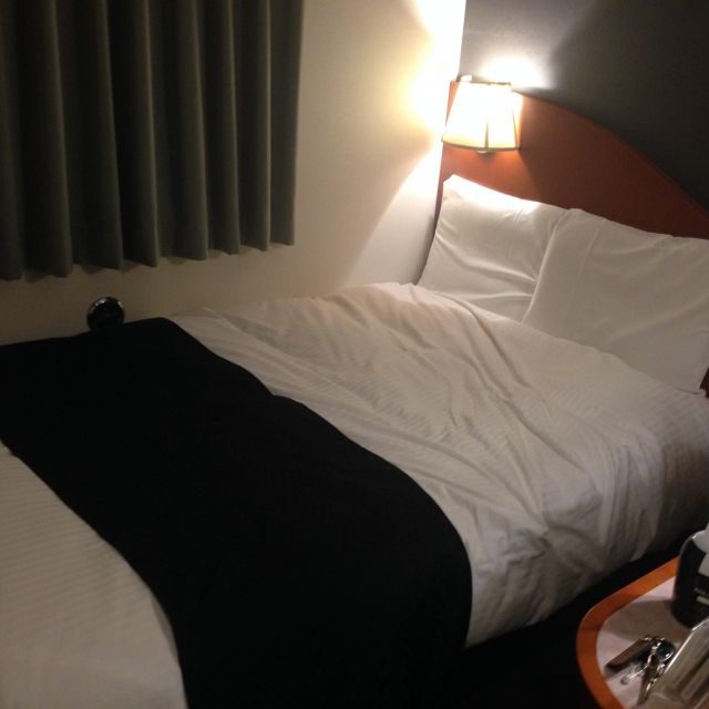 ビジネスホテルのベッド