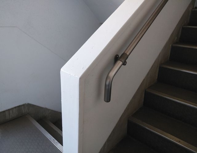 マンションの階段踊り場