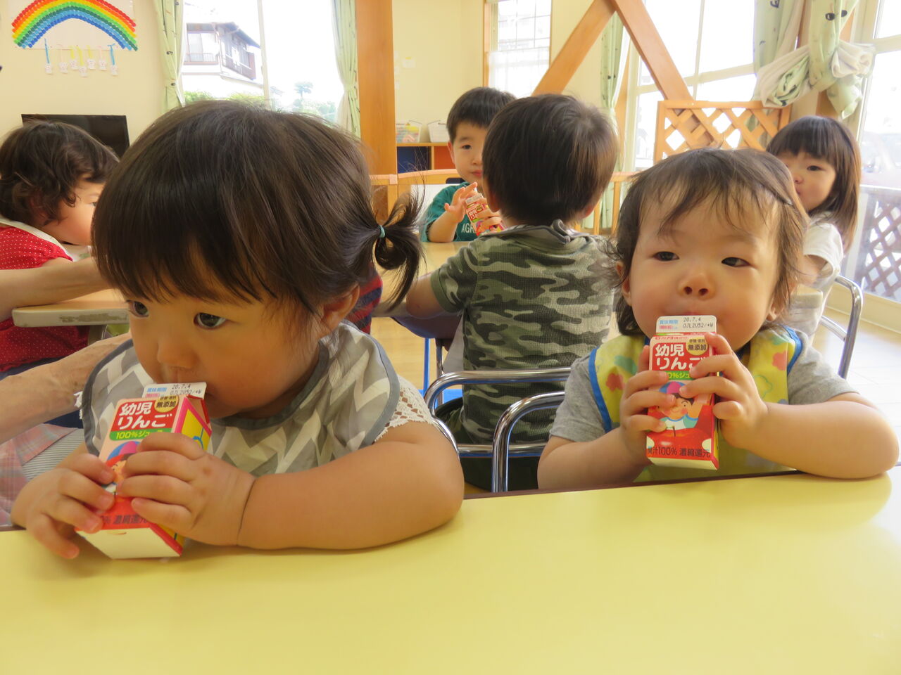 おやつシリーズ りんごジュース エンゼル保育室のブログ