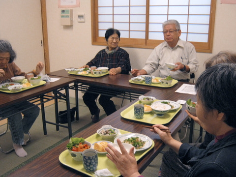 みんなで楽しく試食です