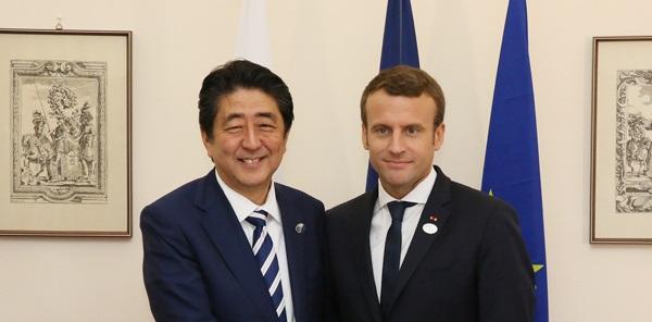 マクロン 安倍