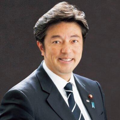 中山泰秀