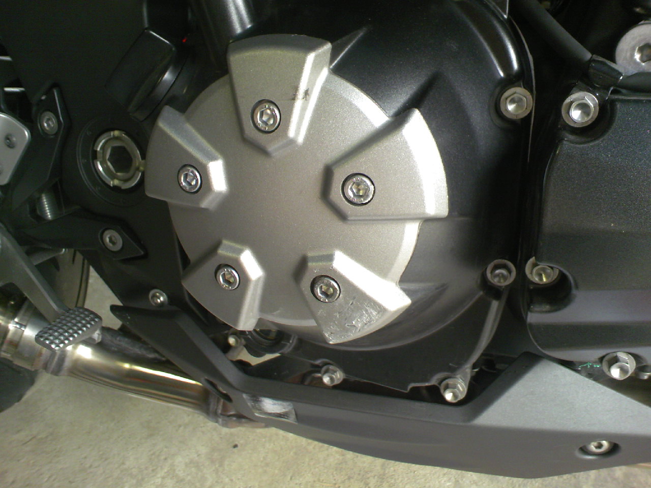 ガードを固めろ バイクに乗りたいぞ Z1000 Serowで走るダム 林道のバイクライフ