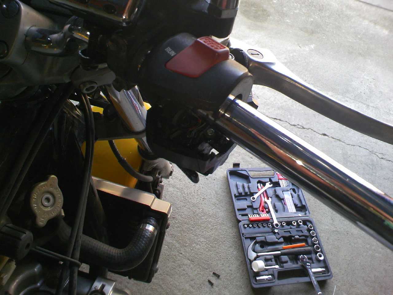 Cb400sf アクセル チョークワイヤーメンテ バイクに乗りたいぞ Z1000 Serowで走るダム 林道のバイクライフ