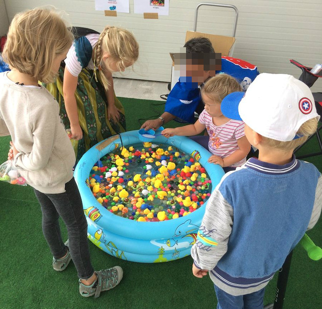 チェコの子供達がスーパーボールすくいに初挑戦した結果 猫とプラハ チェコの子供達がスーパーボールすくいに初挑戦した結果 猫とプラハ