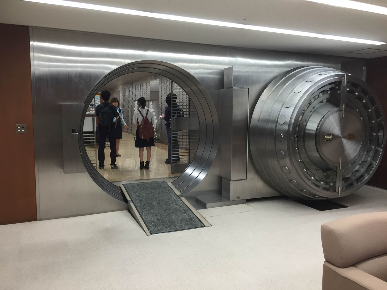 広島銀行本店見学 星槎国際広島の日常 広島銀行本店見学 星槎国際広島の日常