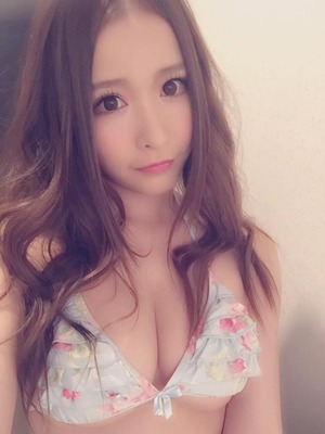  おっぱい強調自撮りがエロエロなドスケベボディ！吉見衣世画像 6