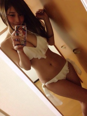 ビキニから乳肉溢れすぎなHカップ橘花凛のおっぱいグラビアwww 20