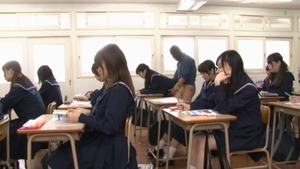 制服JKと立ちバックで着衣セクロスしまくりwww全裸なんて邪道です！