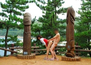 【ドスケベプレイ】野外といえばそう！立ちバックだね！ 21