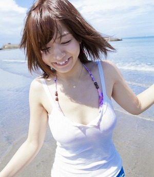  セフレにしたい体www抱き心地の良さそうなちょうどいい肉付きの階戸瑠李グラビア画像！ 13