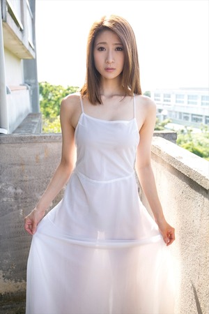 茶髪ロングヘアでグラマラスボディの女ってエロいよなwww 12