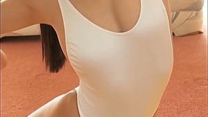 パイパン？w元ミスマリンちゃん渡辺未優のハイレグレオタードがエロいwww 8
