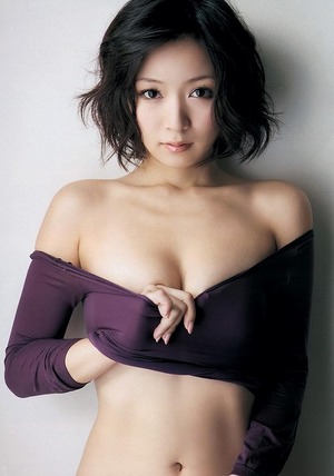  セフレにしたい体www抱き心地の良さそうなちょうどいい肉付きの階戸瑠李グラビア画像！ 19