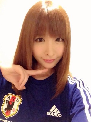 サッカーユニフォームってエロいなwww吉見衣世の自撮りwww 15