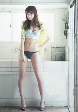 【ドスケベポーズ】尻にふとももにw立ち姿がエロスあふれる女子画像w 5
