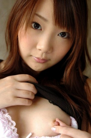  敏感乳首をコリコリされてメス顔になっちゃってる女www 4