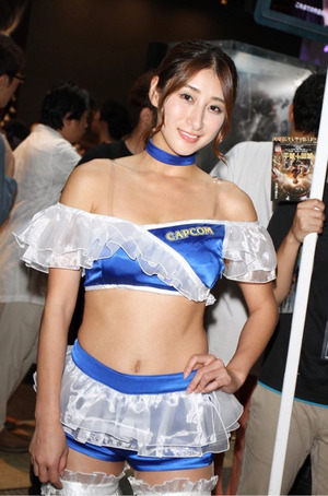 エッロい顔した美尻美人www佐藤衣里子の水着＆セミヌード画像！ 21