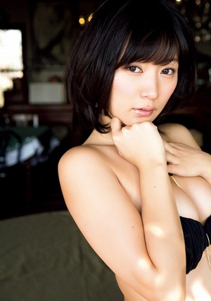  セフレにしたい体www抱き心地の良さそうなちょうどいい肉付きの階戸瑠李グラビア画像！ 18