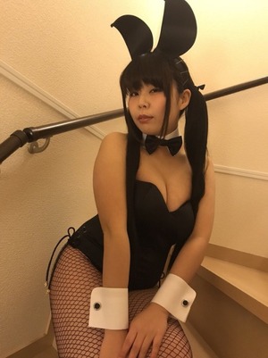 むっちむちのデカ尻www自宅コスプレするドスケベ女子画像www 3