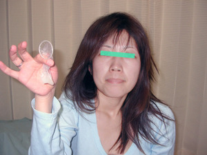 使用済みコンドームと一緒に写真を撮られた女www事後画像45枚www 19