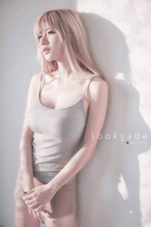 【ドスケベ女子】アッシュブロンドの細身ボインちゃんがエロいwww