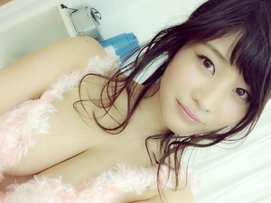 ビキニから乳肉溢れすぎなHカップ橘花凛のおっぱいグラビアwww