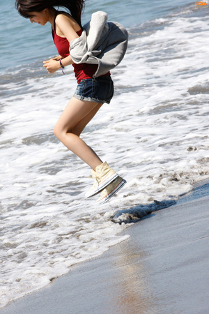 こういう女の子と海で遊べたらさぞ楽しいんでしょうえねぇ・・・w 9