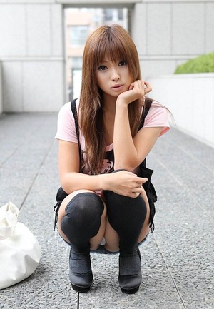 OLや若妻のフェロモン溢れるパンチラ画像www 6