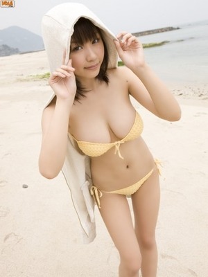  パイズリ妄想不可避！グラドル西田麻衣のビキニからハミ乳する爆乳！ 16