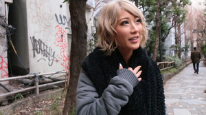 ２５歳、将来に不安を感じながらも援交をやめられないギャルに無責任中出しwww