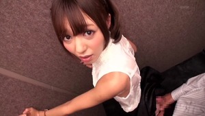 エロいwwwエレベーター内で壁に押し付けローション尻コキwww 16