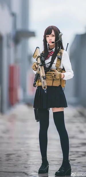 コスプレイヤーのエッロいニーハイ美脚画像！