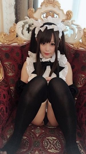 ロリコスプレイヤーのニーハイエロメイドさん画像wwww 1