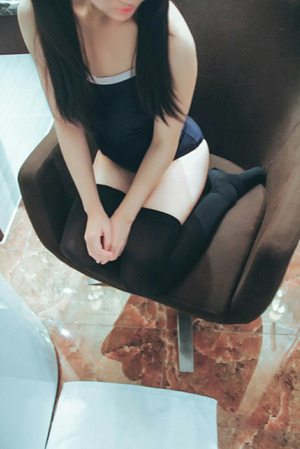 旧式スク水と黒のニーソの組み合わせ超エロwww 2