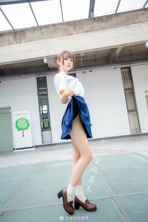美脚美少女「神楽坂真冬」ちゃんの笑顔とエロ脚自撮り画像！
