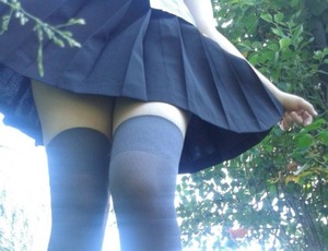 生々しい感じがグっとくるニーハイ女子のエロス画像！ 5