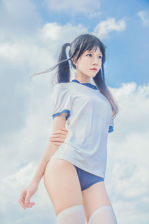 22枚・ツインテールな体操服ブルマ美少女のニーハイと青い空ｗ