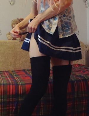 生々しい感じがグっとくるニーハイ女子のエロス画像！ 4